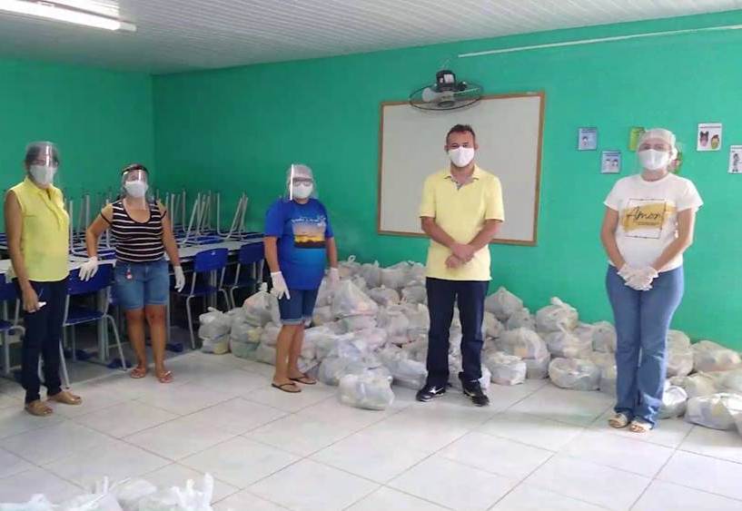 Prefeito de Santa Helena entrega mais de 12 toneladas de alimentos as famílias e diz que ‘foi maior ação da história’