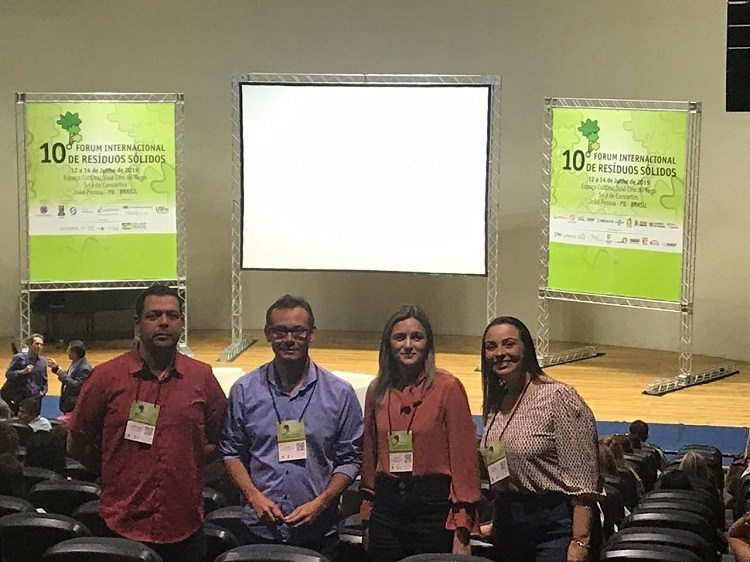 Equipe da prefeitura de Santa Helena participa do 10° Fúrum Internacional de Resí­duos em João Pessoa