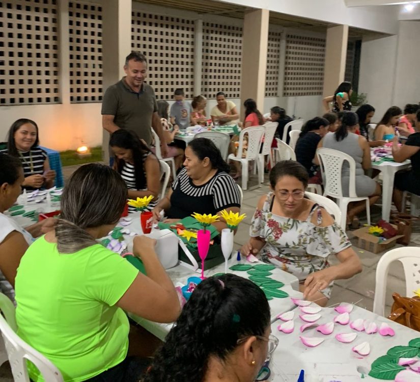 Prefeitura de Santa Helena oferece curso gratuito de confecção de flores artificiais