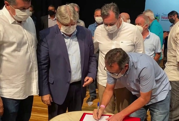 Prefeito de Santa Helena assina convênio que garante construção de nova creche