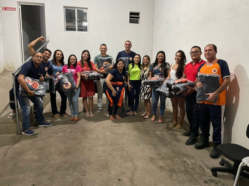 Secretaria de Saúde de Santa Helena realiza entrega de novos uniformes para a equipe do SAMU